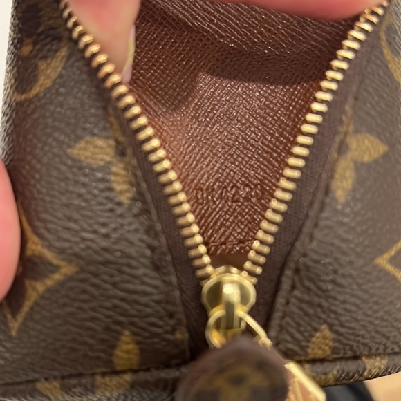 Louis Vuitton Monogram Demi Ronde GM Cosmetic Pouch - Picture 11 of 11